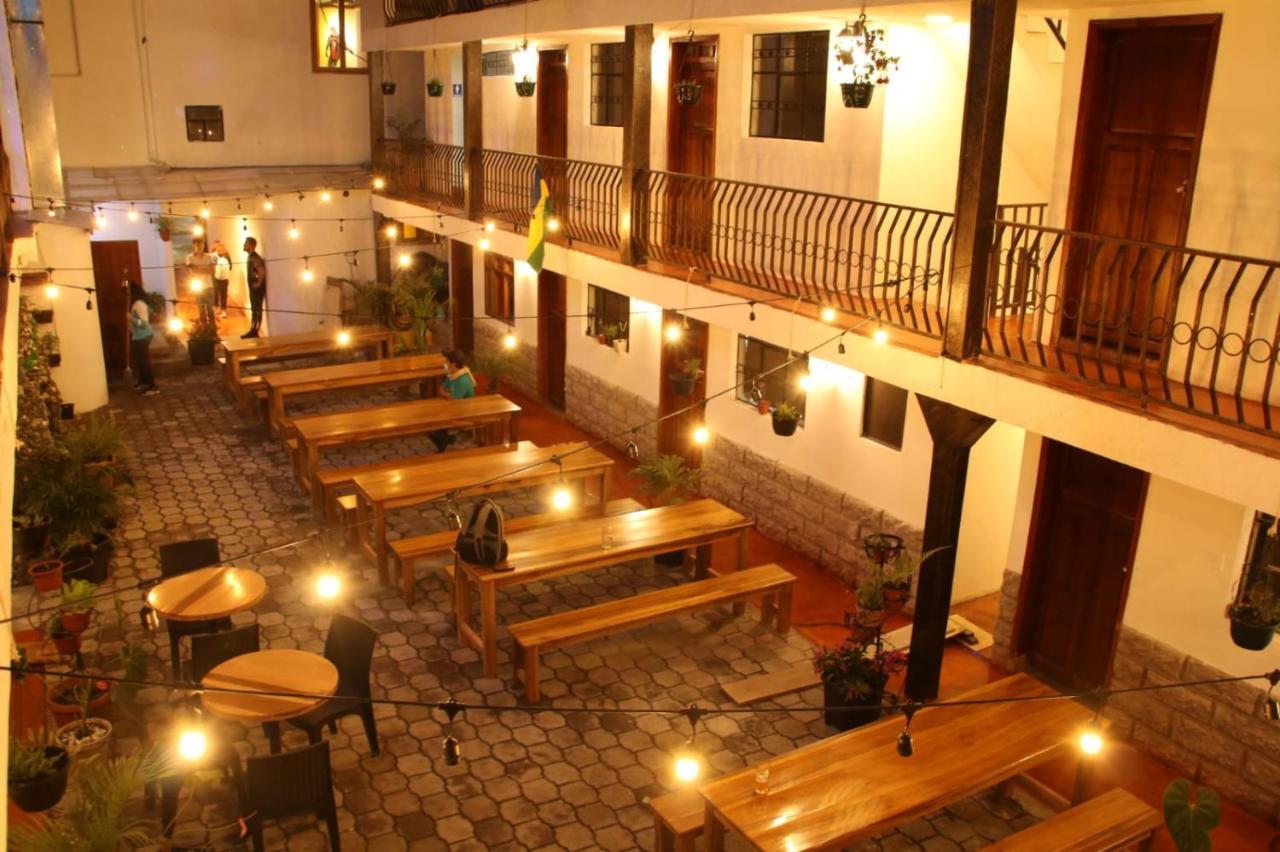 El Jardin Escondido Party Hostel Banos  Exterior photo