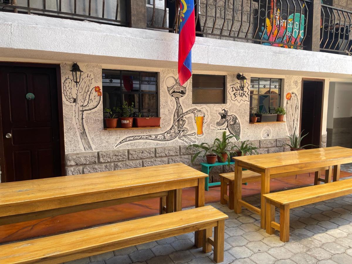 El Jardin Escondido Party Hostel Banos  Exterior photo