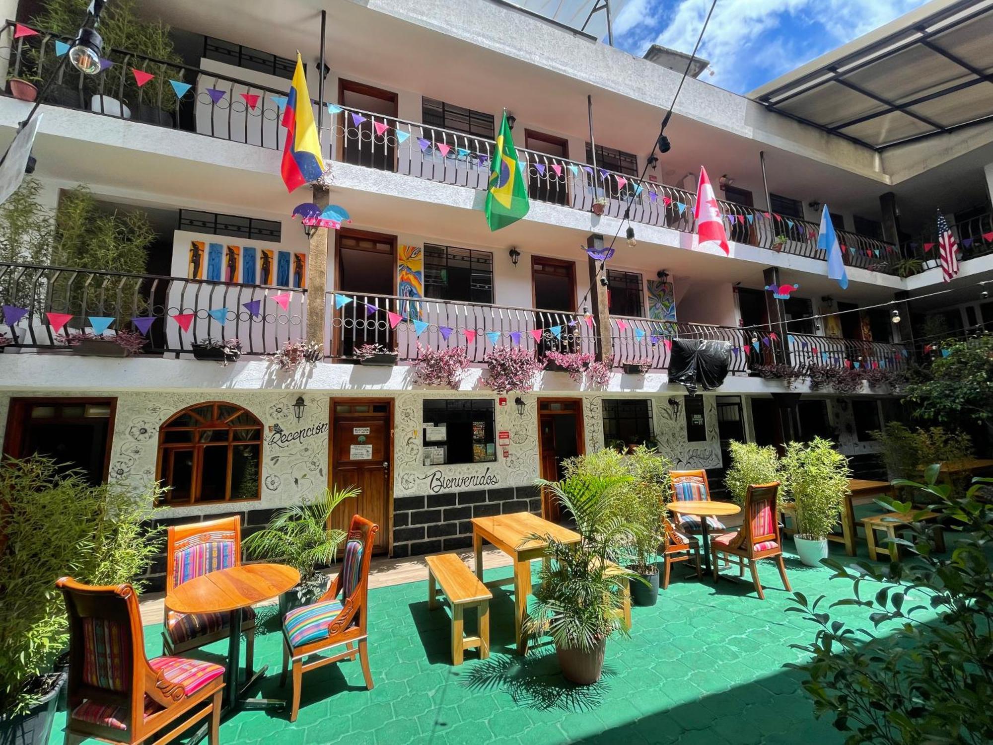 El Jardin Escondido Party Hostel Banos  Exterior photo