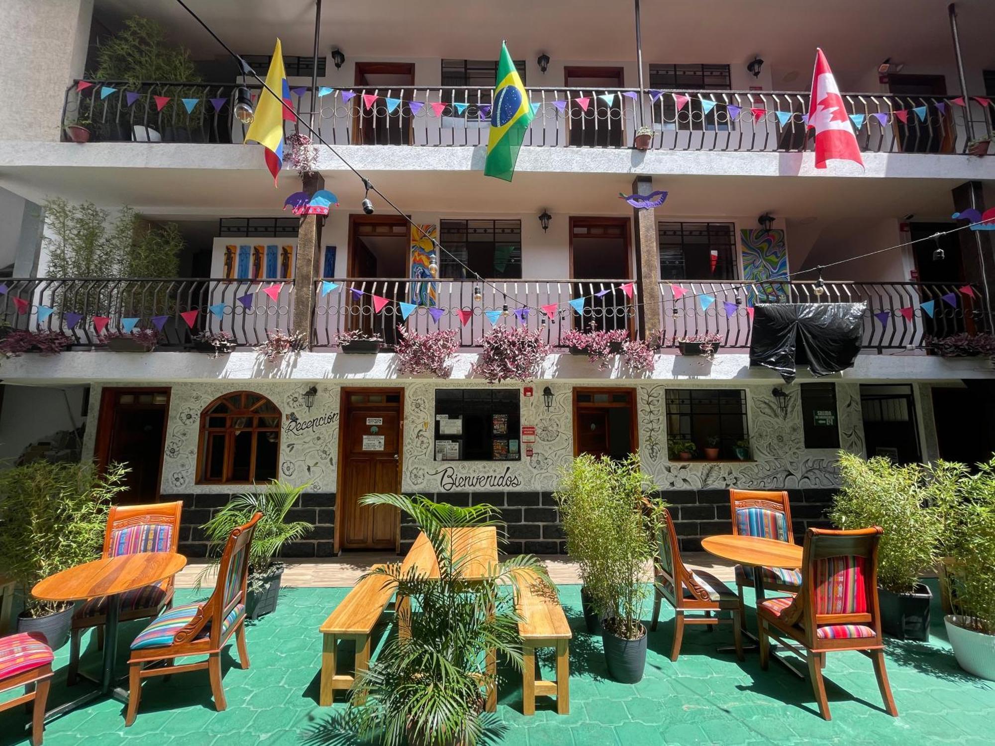 El Jardin Escondido Party Hostel Banos  Exterior photo